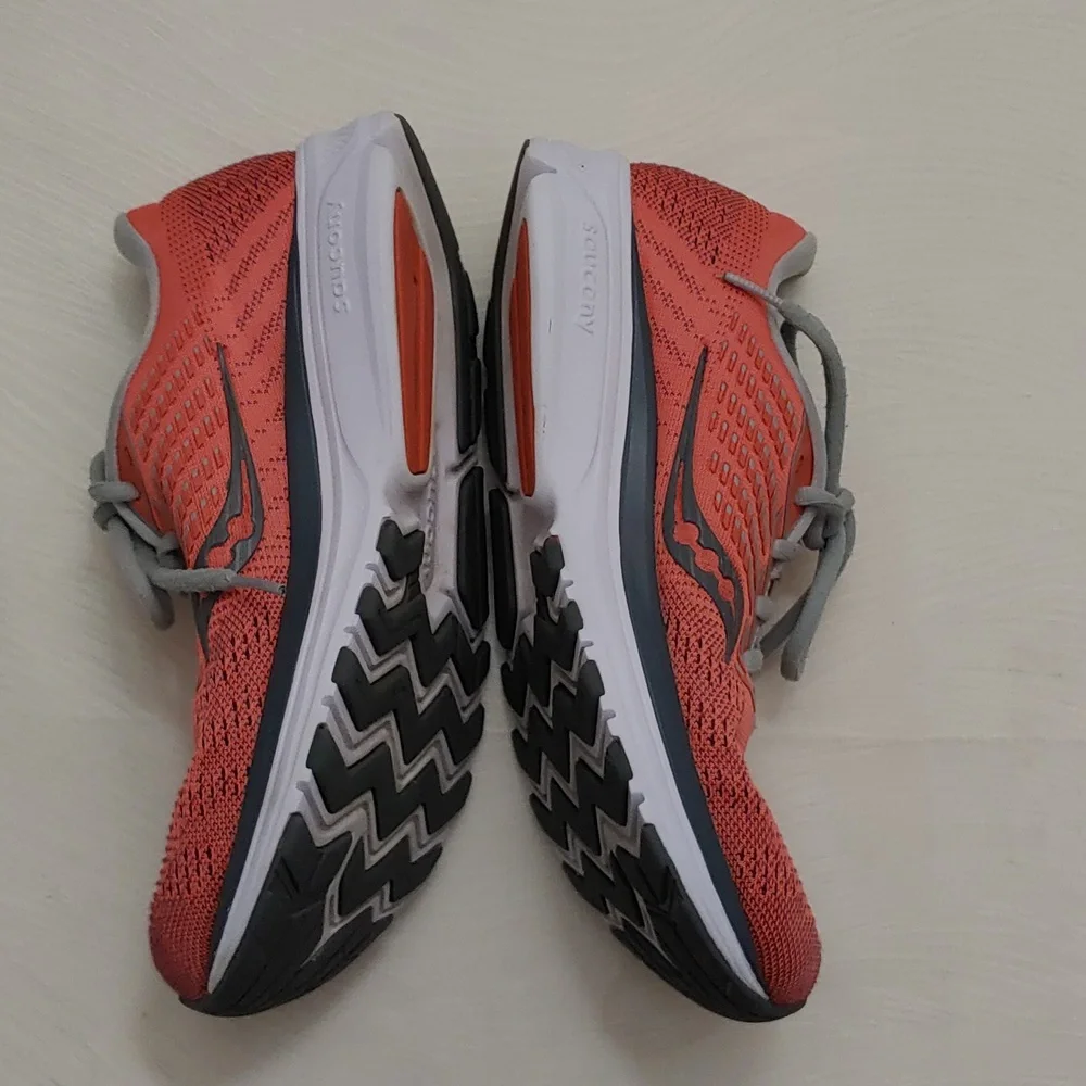Saucony Women's Size 8.5 Ride13 Running Shoe